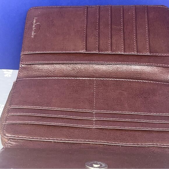 Langdon Leather Embossed Silver-tone Heart Filigree Hardware Clutch Bag - Picture 8 of 13